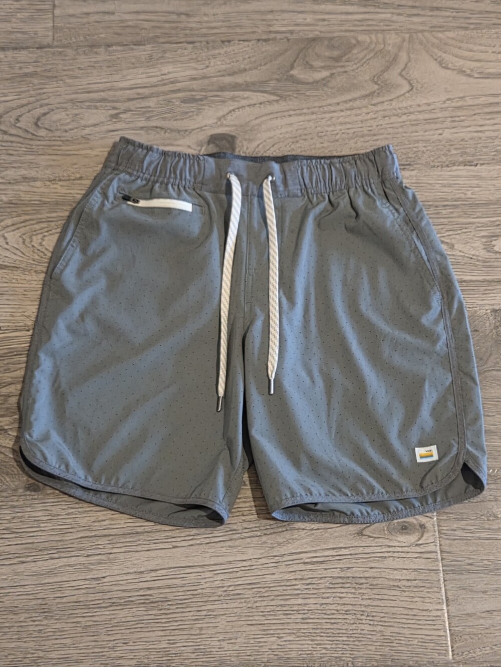 Vuori Banks Unlined Shorts - Size Small 7" Inseam  Grey Micro-Dot Pattern - V330